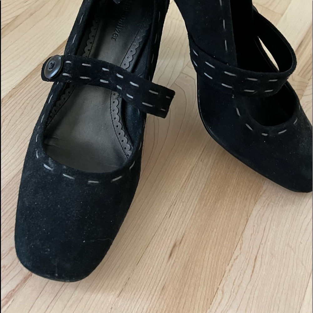AVAILABLE TO PURCHASE- Naturalizer Dark Navy shoe